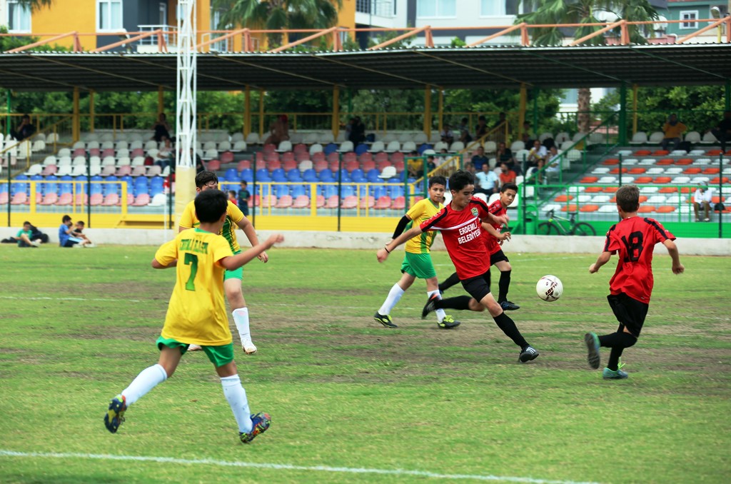    Çocuklar futbol şenliğinde buluştu   