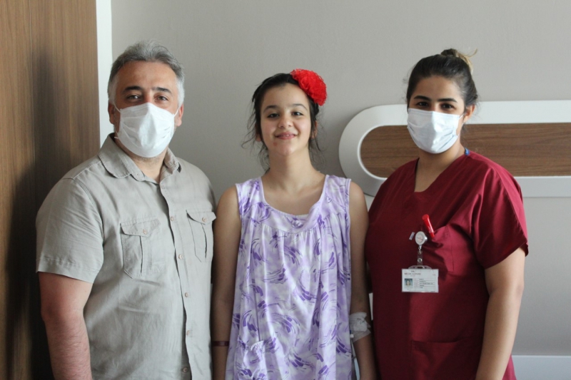 11 YAŞINDAKİ BUSE SKOLYOZ AMELİYATIYLA SAĞLIĞINA KAVUŞTU