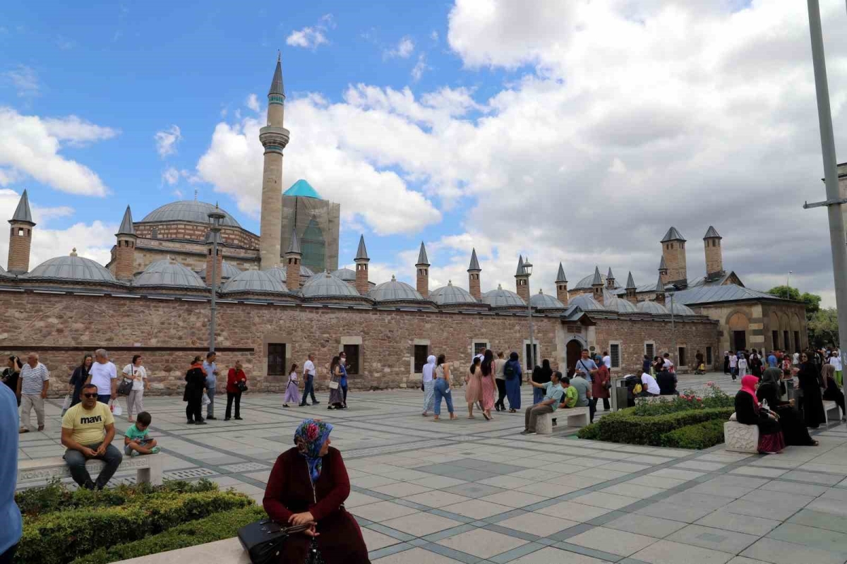 Şehit aileleri ve gaziler, gönüller şehri Konya’yı gezdi
