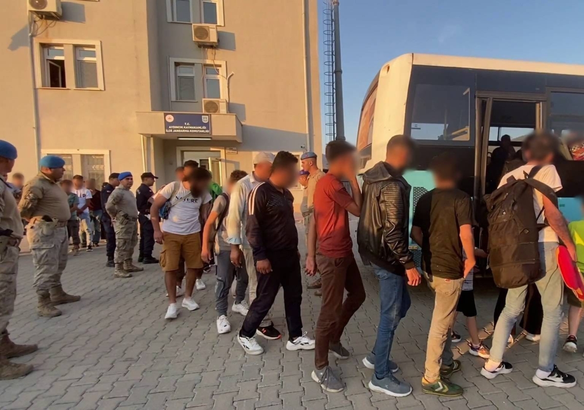 Deniz yoluyla yurt dışına çıkmak isterken yakalandılar

