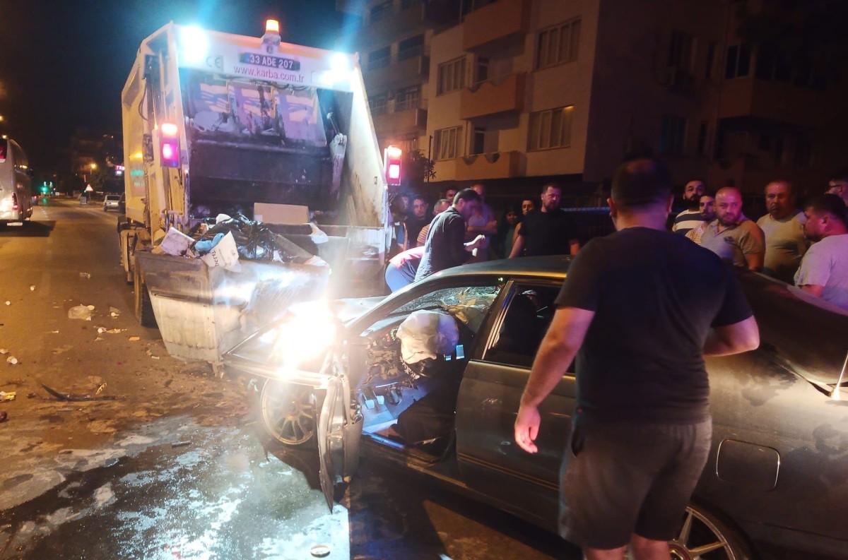  Alkollü sürücünün çöp aracına çarptığı kazada 1 temizlik personeli öldü 4’ü yaralandı
