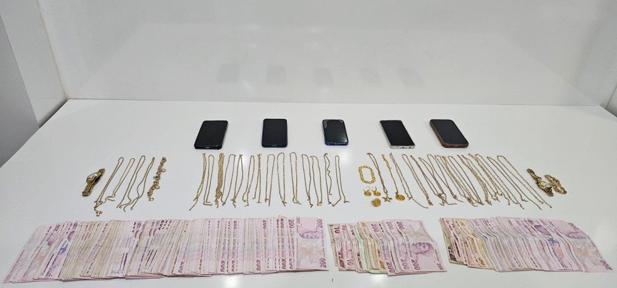  Kuyumcuları sahte altınla dolandırdılar, yakalandılar
