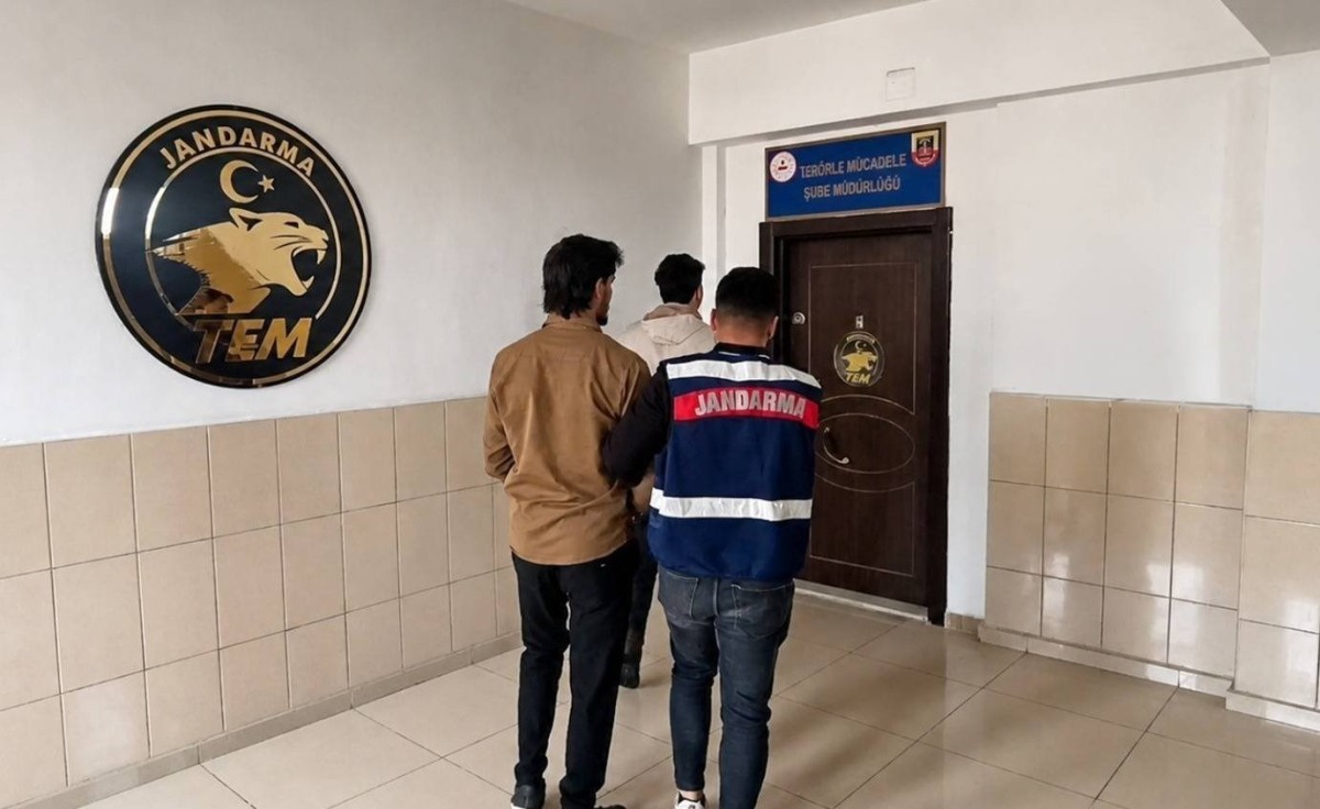 Erdemli'de MİT destekli operasyonda DEAŞ şüphelisi yakalandı
