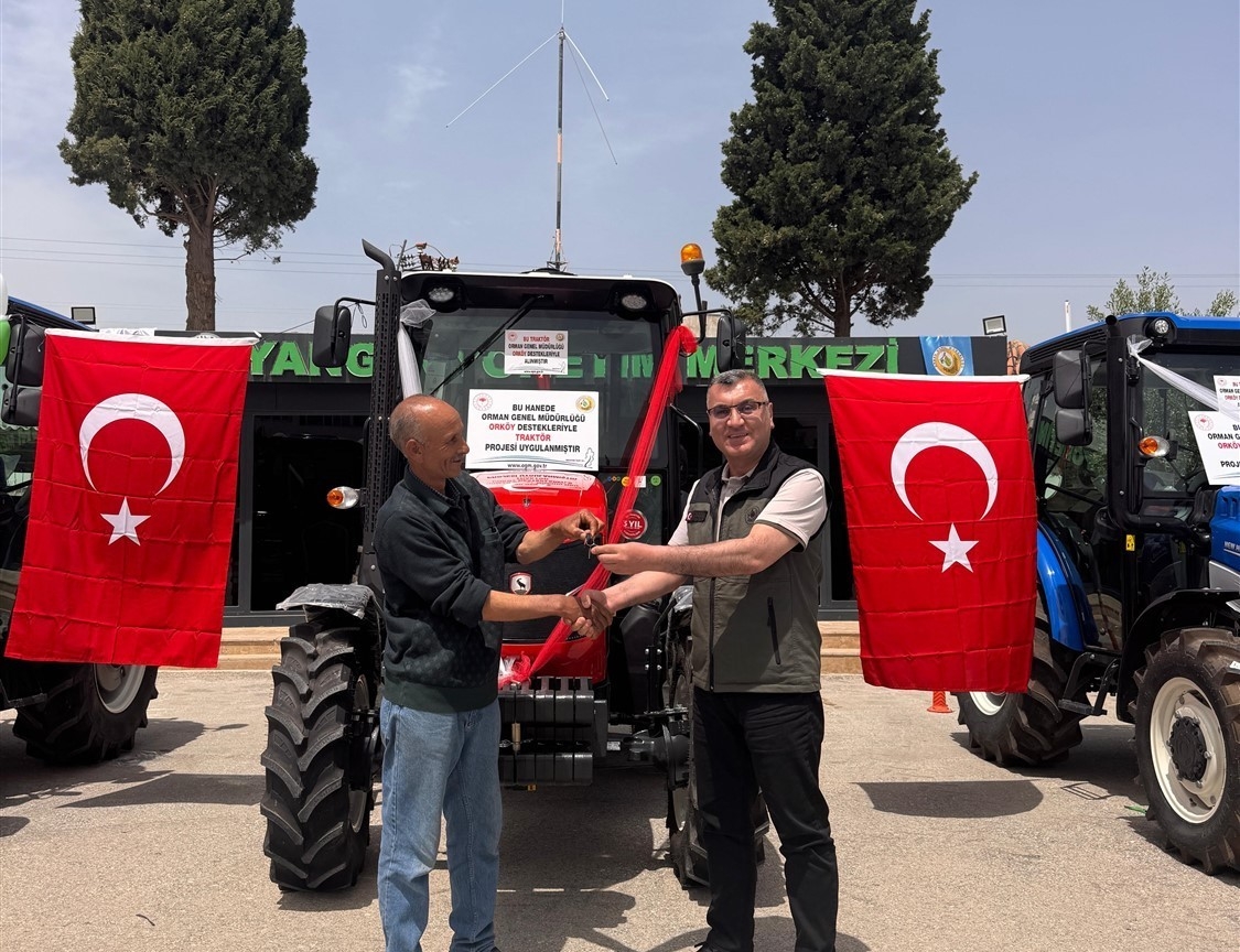 Mut’ta orman köylüsüne traktör desteği
