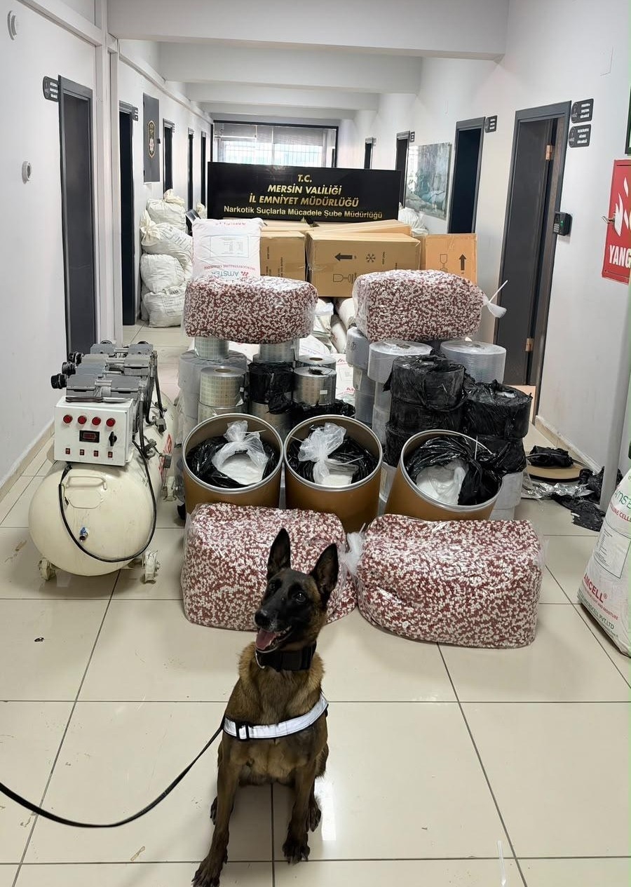 Mersin’de 1 ton 100 kilo katkı ile 100 kilo sentetik ecza maddesi ele geçirildi