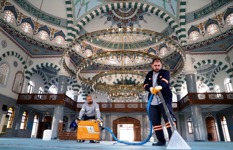 Akdeniz Belediyesi, ibadethanelerin temizliğine devam ediyor 