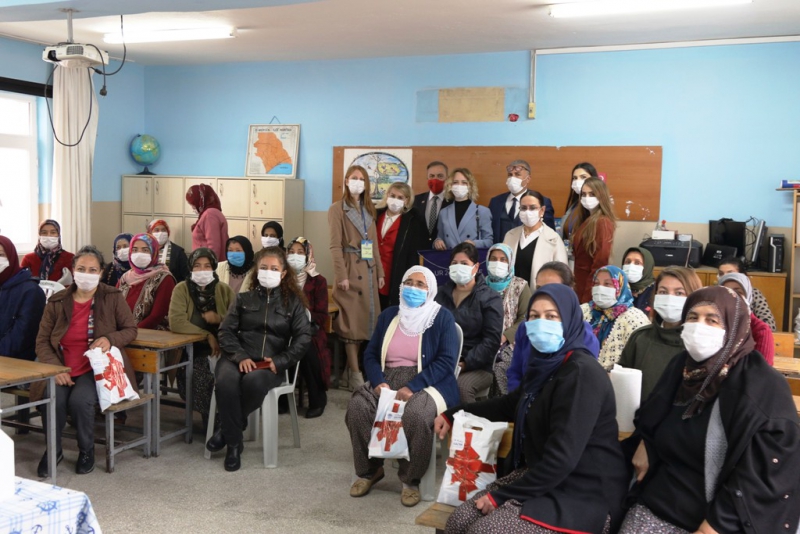  Akdeniz Belediyesinde kadınlara yönelik eğitim seminerleri sürüyor   