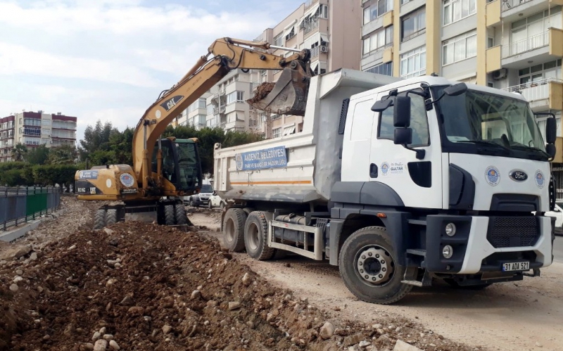  Akdeniz'de asfalt, kaldırım ve yol çalışmaları devam ediyor   