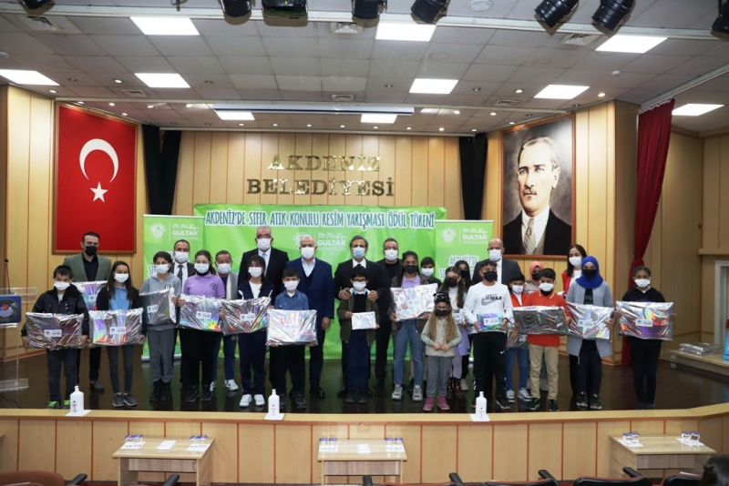 'Akdeniz’de Sıfır Atık' resim yarışmasında dereceye giren öğrenciler ödüllerini aldı 