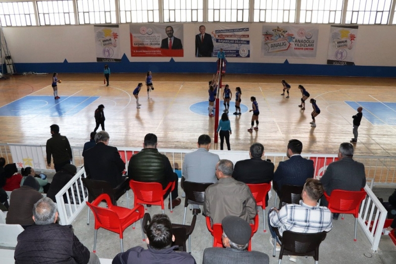  'Anadolu Yıldızlar Ligi Voleybol Grup Müsabakaları' Silifke’de başladı   