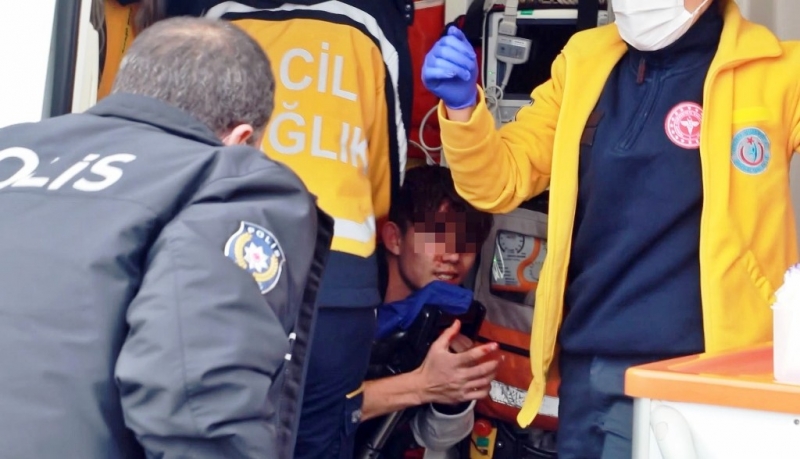  Antalya’da gençlerin kız kavgasında kan aktı 1 yaralı   