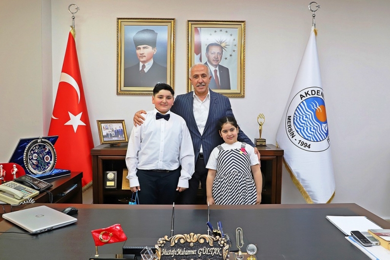  Başkan Gültak, makamını 12 yaşındaki Kayra’ya devretti 