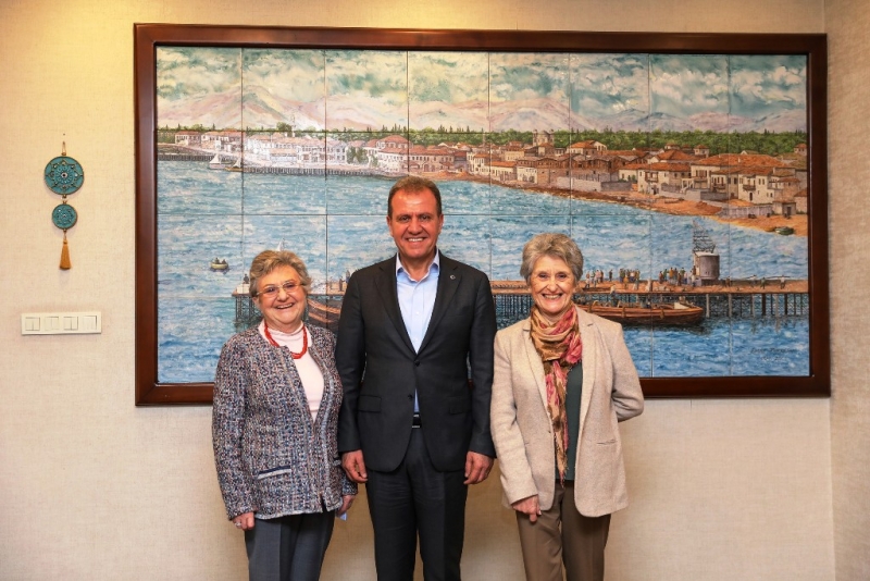  Başkan Seçer, Türkiye’nin ilk kadın il belediye başkanı Müfide İlhan’ın kızlarını ağırladı 