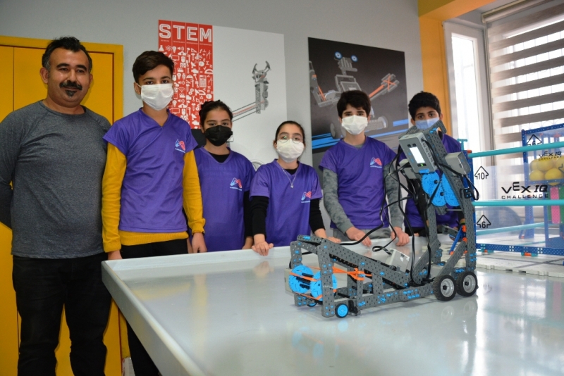 Büyükşehir’in teknoloji Atölyesindeki çocuklar yeni yarışmalara hazırlanıyor