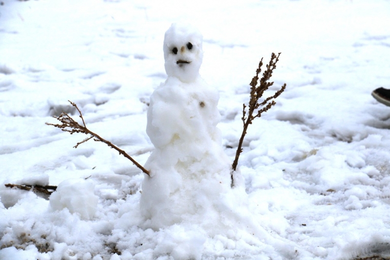 Erdemli'de bu yılın ilk kardan adamı 