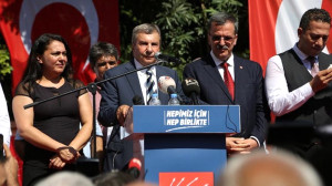 Eski Bakan Başkan A. Adayı Oldu