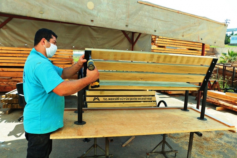 Mersin Büyükşehir Belediyesi, marangoz atölyesinde binlerce liralık tasarruf sağlıyor 