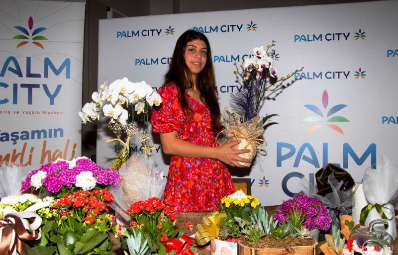 Mersin Büyükşehir Belediyesi, Anneler Günü için çiçek pazarı kurdu 