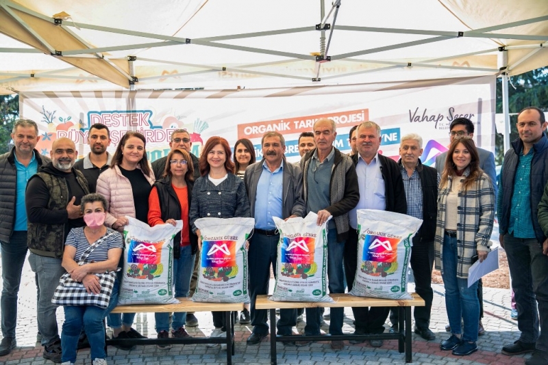  Mersin Büyükşehir Belediyesi, 100 üreticiye 25 ton organik gübre dağıttı 