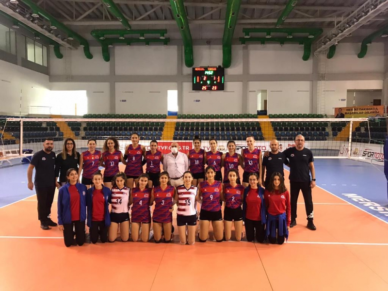 MERSİN BÜYÜKŞEHİR KADINLAR VOLEYBOL TAKIMI FIRTINA GİBİ ESİYOR