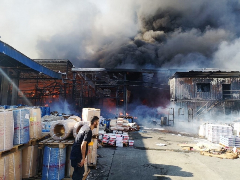  Mersin-Tarsus Organize Sanayi Bölgesi'nde fabrika yangını   