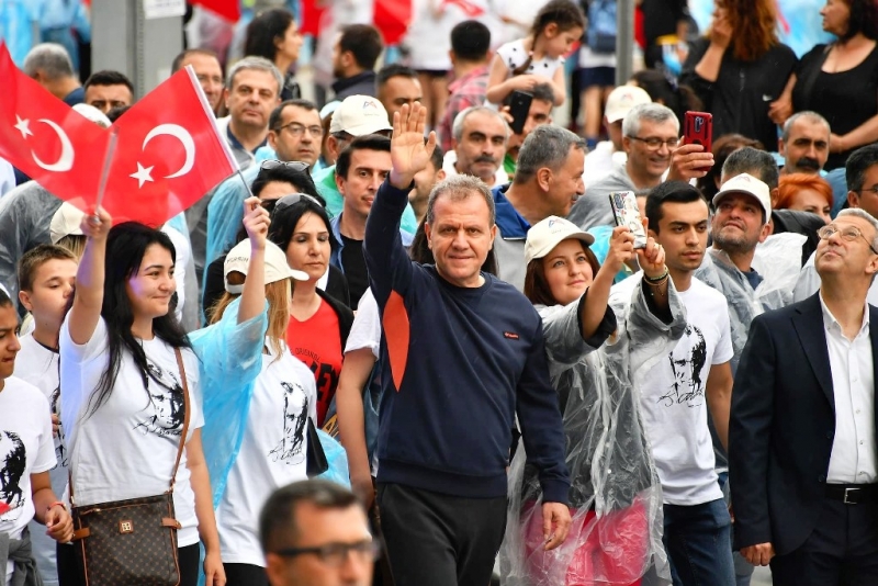  Mersin’de 19 Mayıs coşkusu Büyükşehir Belediyesinin Gençlik Kortejiyle başladı 