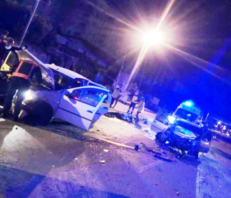  Mersin'de 2 otomobil kafa kafaya çarpıştı: 1'i ağır 9 yaralı   