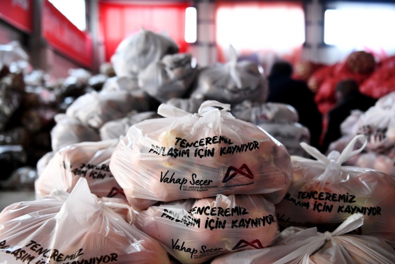 Mersin'de dar gelirli ailelere patates ve soğan desteği 