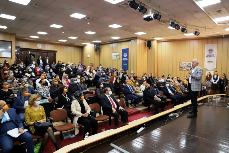 Mersin'de 'Kadına şiddete karşı sıfır tolerans' semineri   