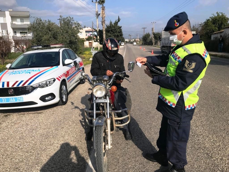  Mersin'de kural ihlali yapan sürücülere ceza yağdı   