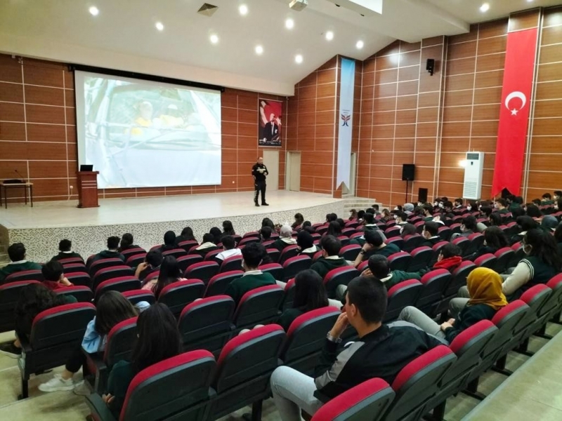  Mersin'de lise öğrencilerine trafik eğitimi   