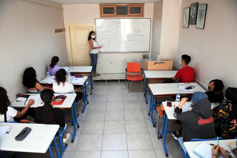 Mersin'de ön lisans öğrencilerinin eğitim yardımı başvuruları başladı   