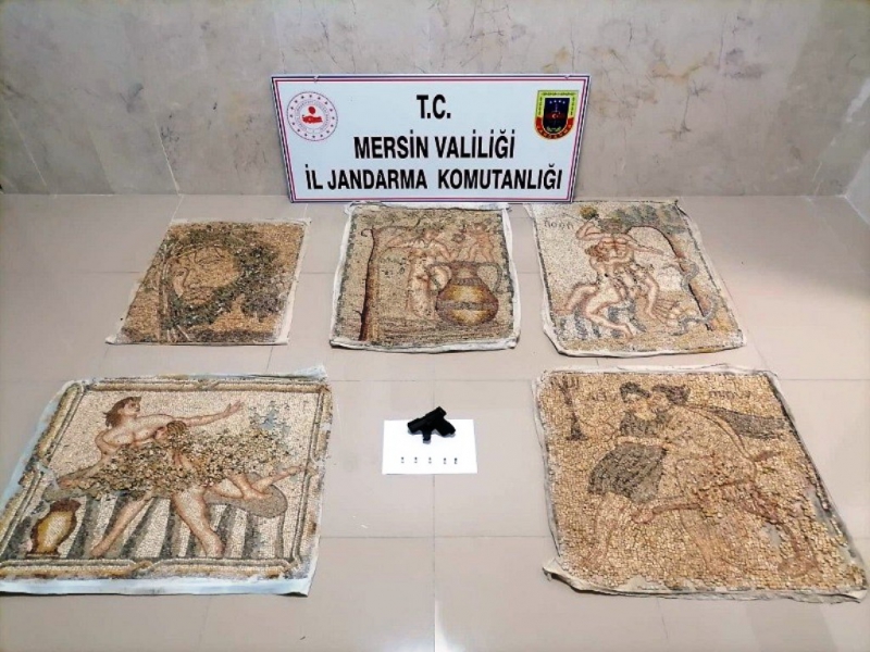  Mersin'de tarihi eser niteliği taşıyan 5 mozaik tablo ele geçirildi 
