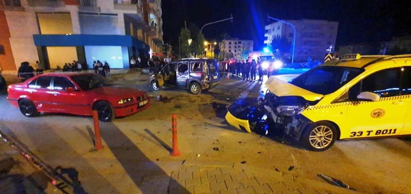     Mersin’de trafik kazası 1 ölü, 3 yaralı   