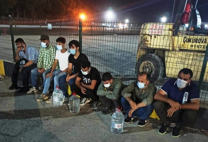 Mersin'de yasa dışı yollardan KKTC'ye kaçmaya çalışan 8 mülteci yakalandı   
