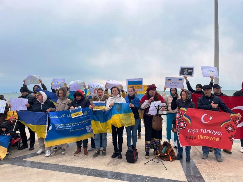  Mersin’deki Ukraynalılar, Rusya’nın saldırısını protesto etti   