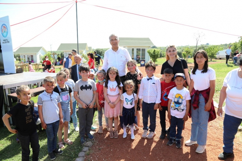  Mezitli'de çocuklar bayramı 'Mutlu Yaşam Köyü'nde kutladı   