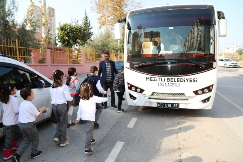  Mezitli'de öğrencilerin ulaşım sorunu çözüldü   
