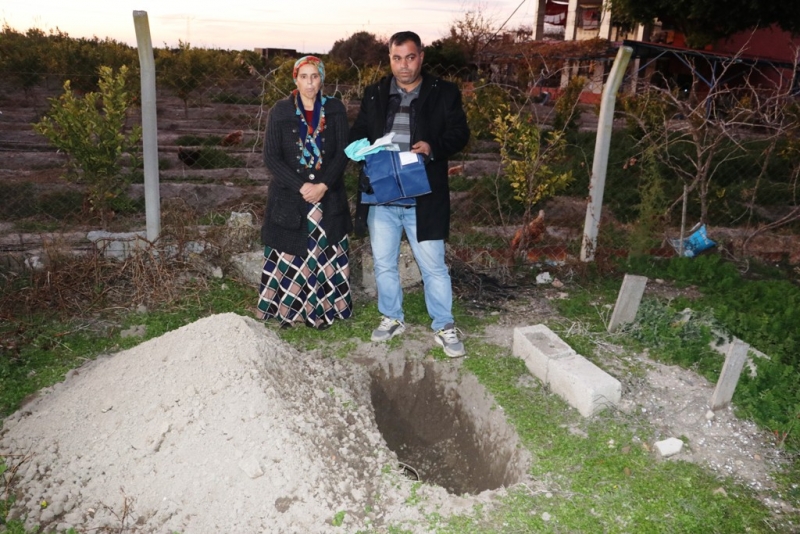 Ölü sanıp gömmeye gittikleri bebekleri yolda ağlayınca yaşadığını fark ettiler   