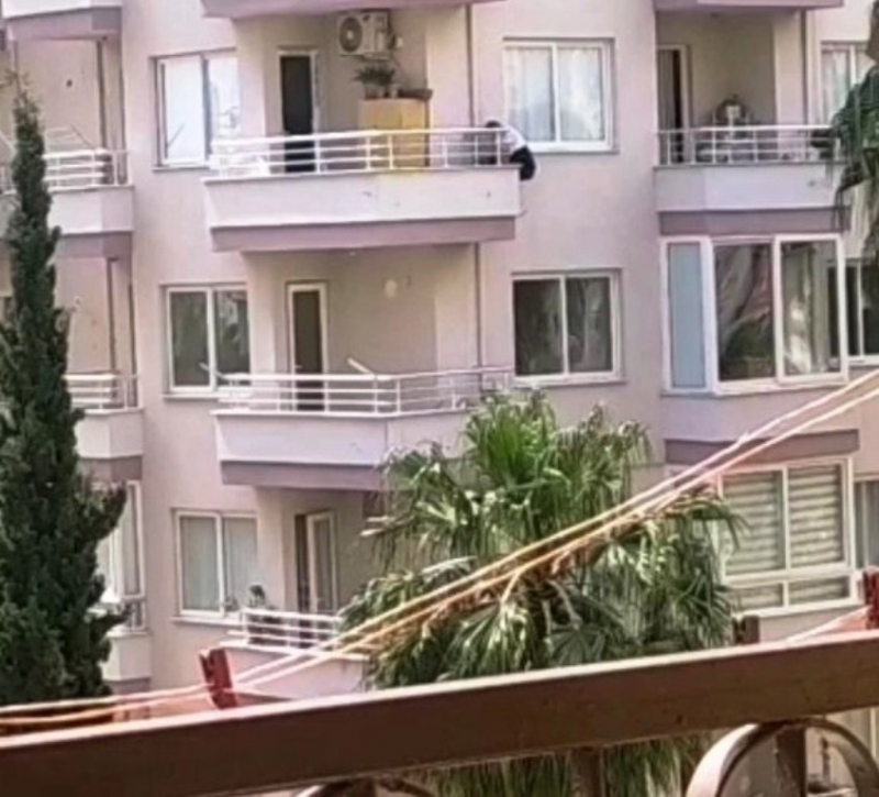 Polisten kaçmak için balkondan 6'ncı kattan 5'inci kata indi 
