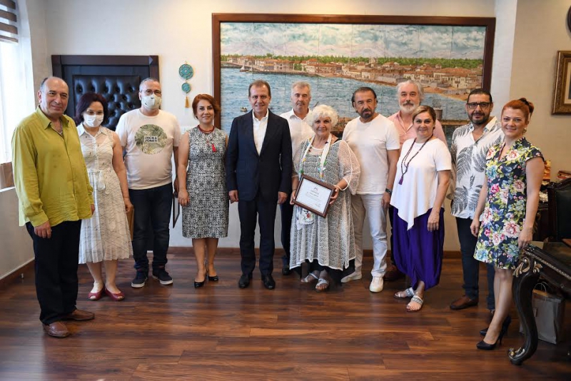 SEÇER: “BİR TOPLUM İÇİN SANATIN YAŞAMSAL ÖNEMDE OLDUĞU BİLİNCİYLE HAREKET EDİYORUZ”