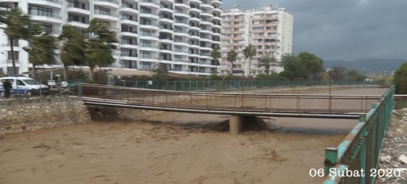 Sel felaketine karşı köprü ve menfezlere bakım yapıldı