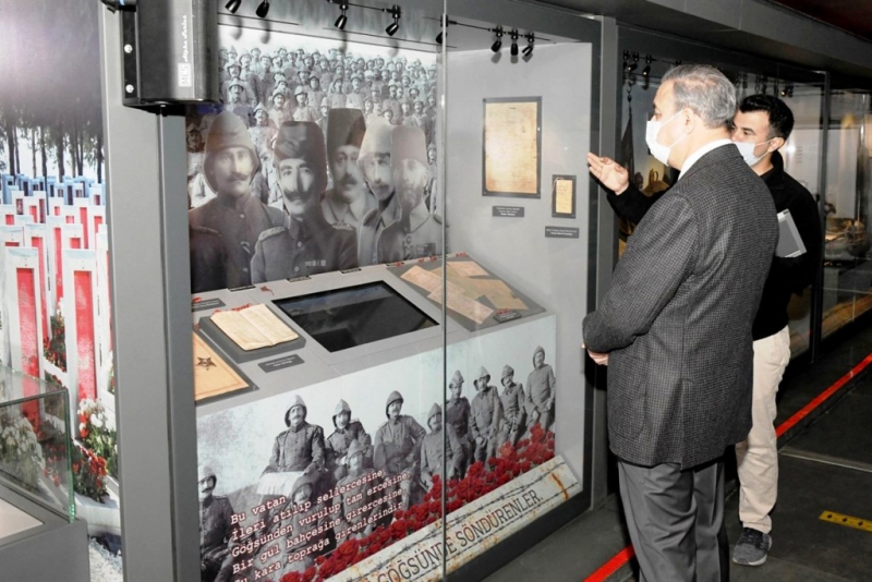  Vali Su, Çanakkale Savaşları Mobil Müzesini gezdi 