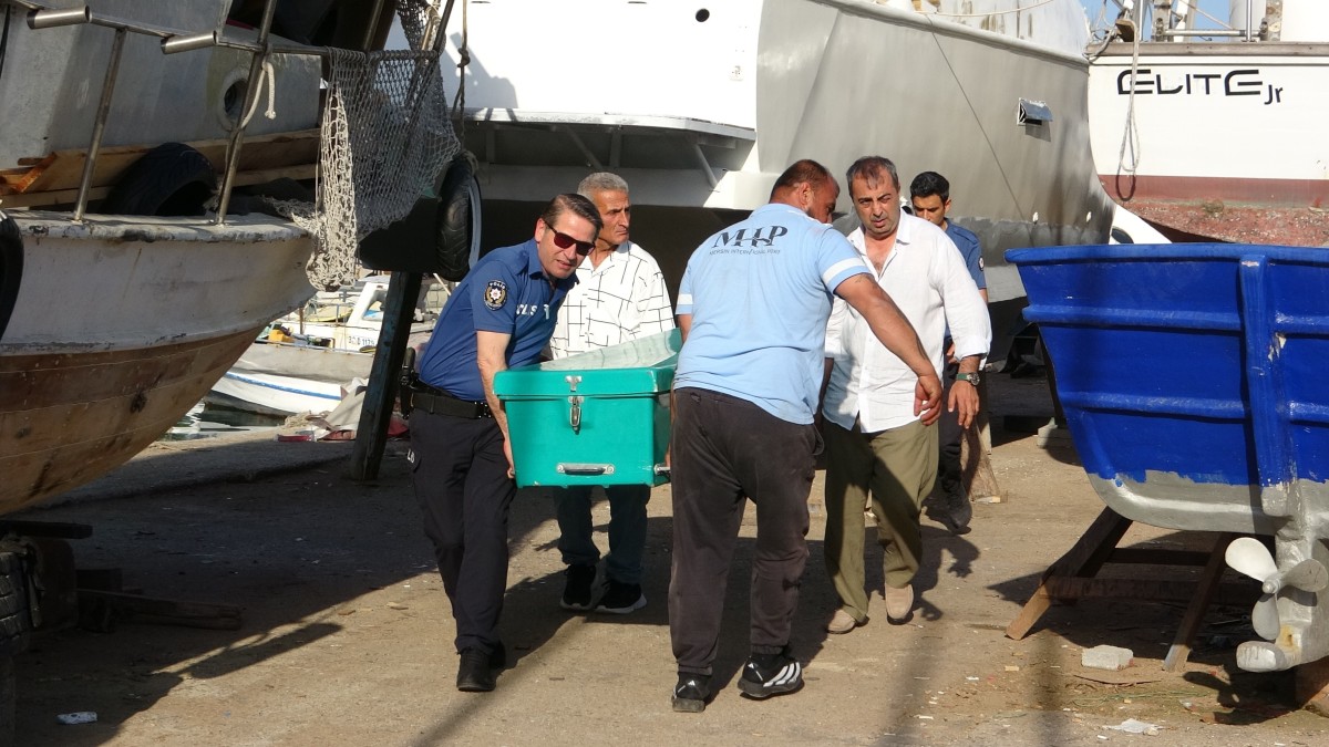 Mersin’de balıkçı barınağında erkek cesedi bulundu
