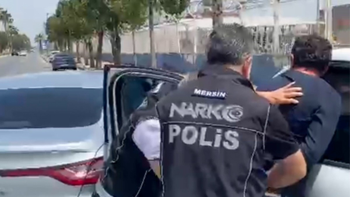 Takibe alınan araçta 24 kiloya yakın esrar ele geçirildi

