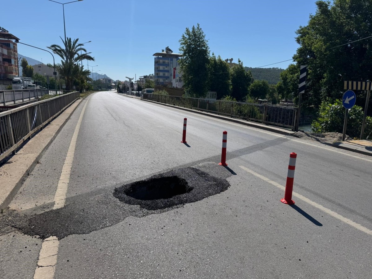 D-400 Karayolu’nda köprüde kısmi göçük: Yol trafiğe kapatıldı