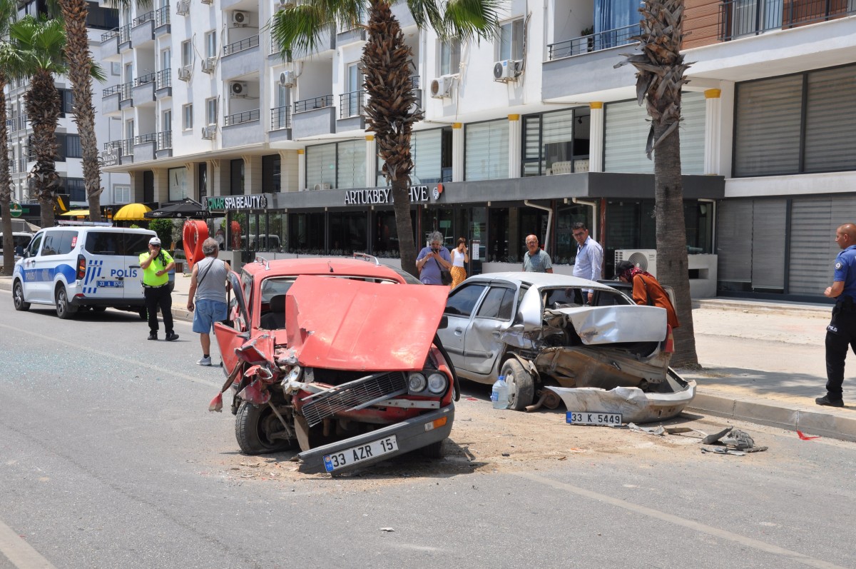 Mersin’de zincirleme trafik kazası: 1 yaralı
