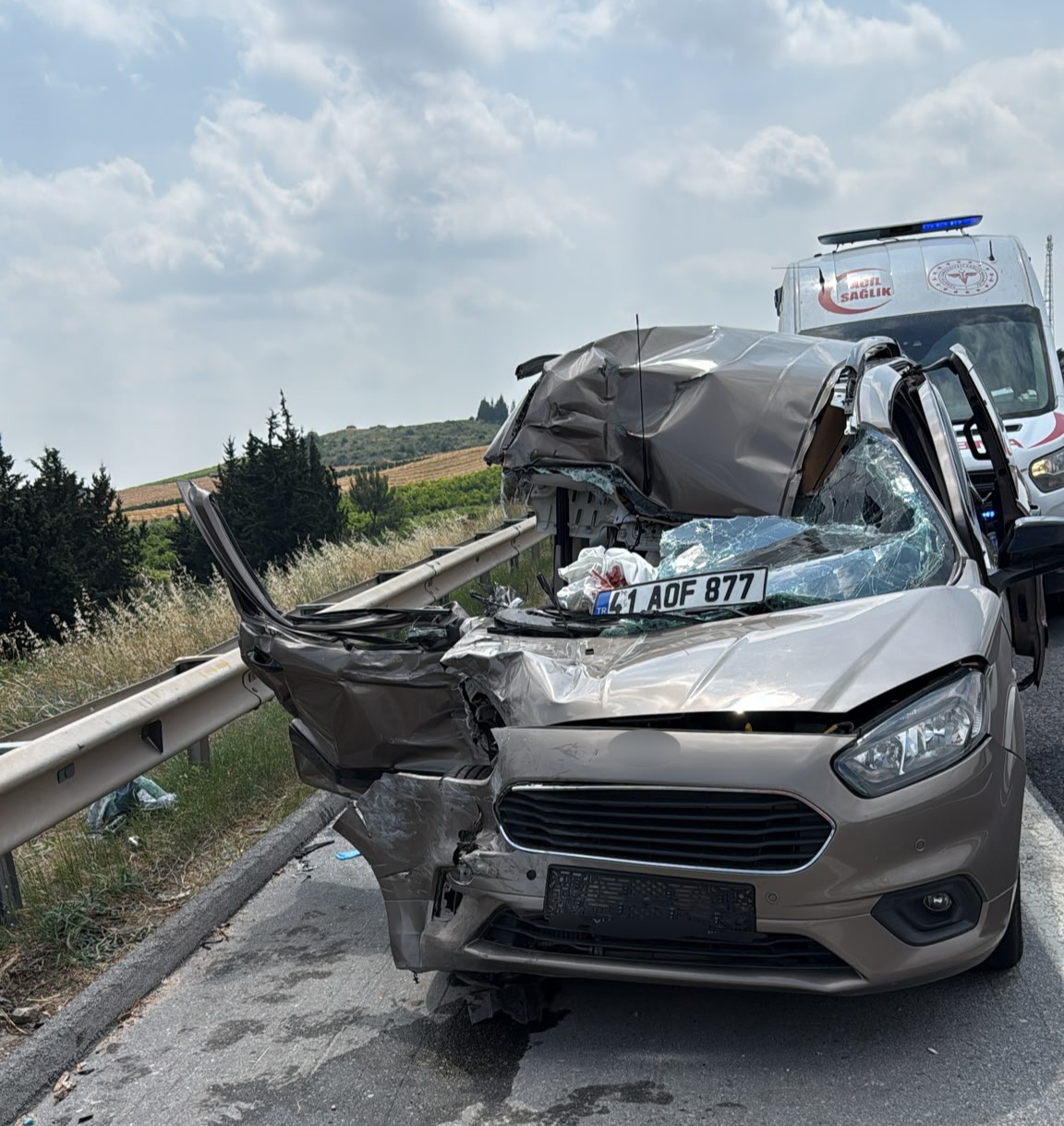 Tarsus-Adana otoyolunda kaza: 1 ölü, 4 yaralı
