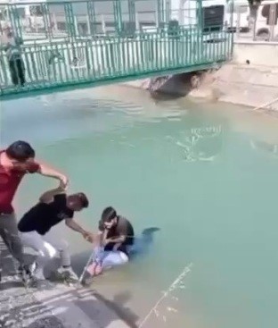 Tarsus’ta sulama kanalına düşen şahıs ölümden döndü