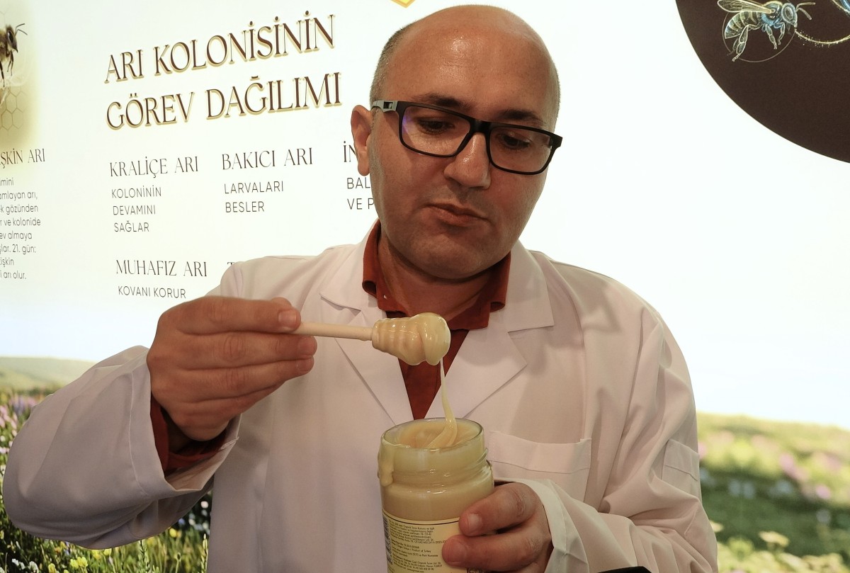 Bu da beyaz bal: Gören önce inanmıyor ama tamamen gerçek ve doğal bal
